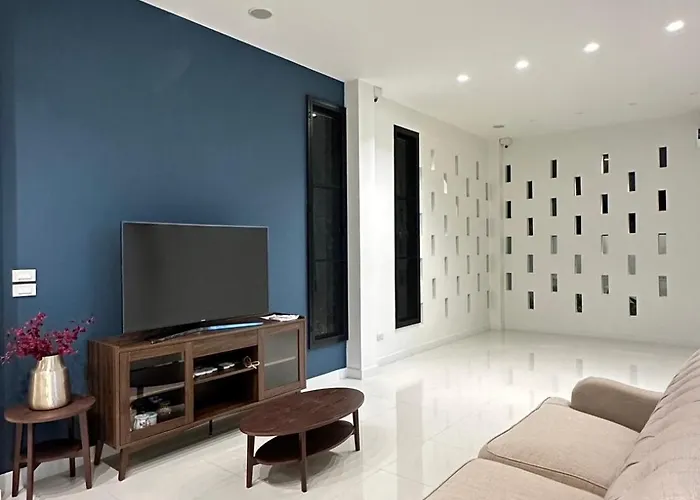 House40 Mrt Ratchadaphisek Villa